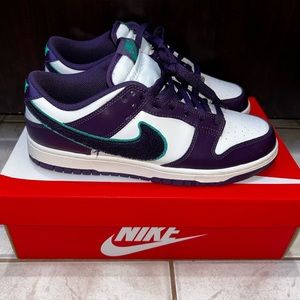 Nike Dunk Low Chenille Swoosh Grand Purple Size 9.5